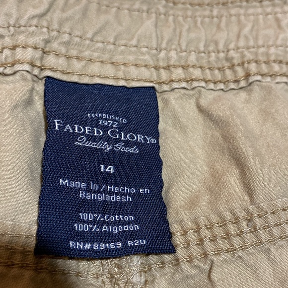 Women’s 14 FADED GLORY khaki shorts inseam 6” measurement laying flat is 19” - Picture 4 of 10